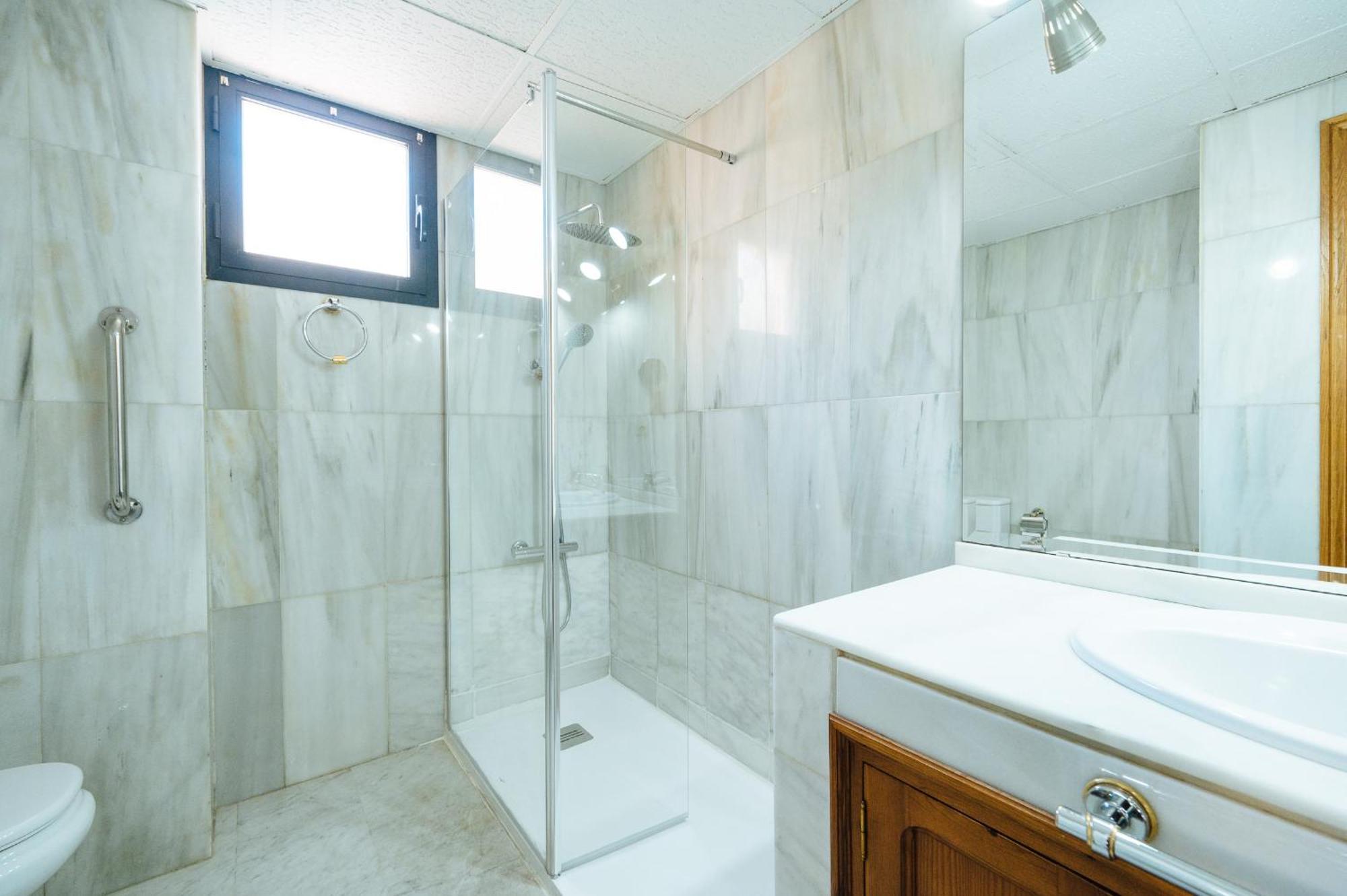 Acogedor Piso Con Parking Santa Justa Apartman Sevilla Kültér fotó